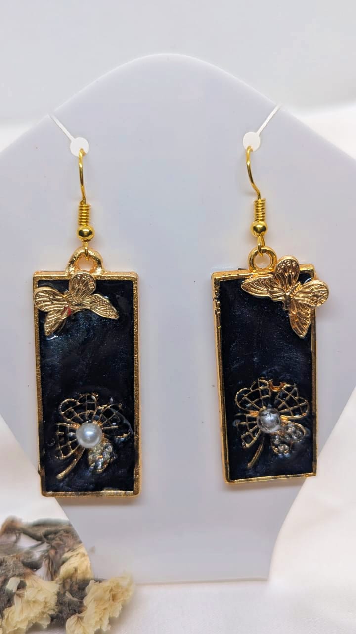 Resin Black Floral Drop Earrings Rectangular Design - Image 5