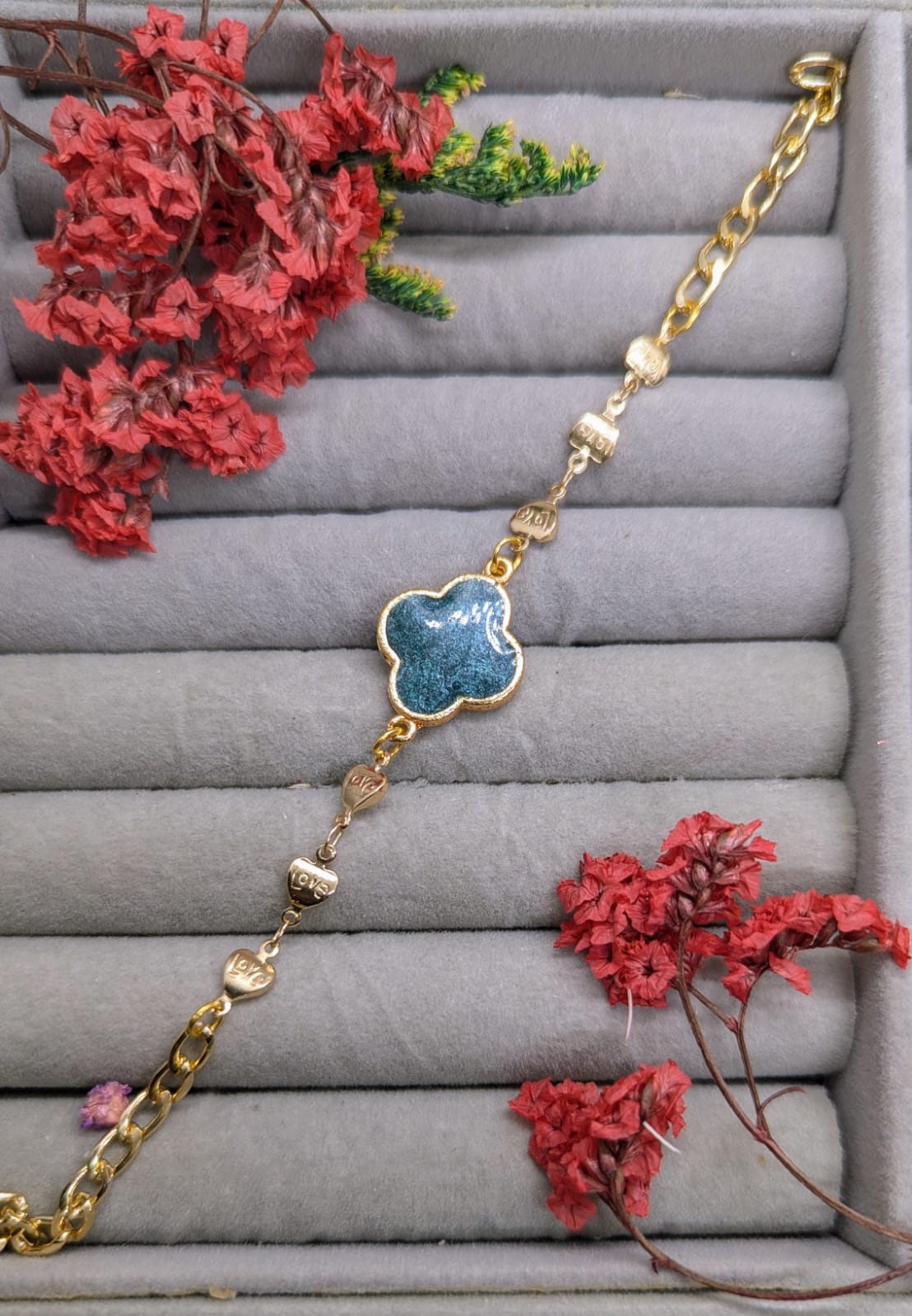 Ferozi Resin Chain Bracelet ? Gold Tone