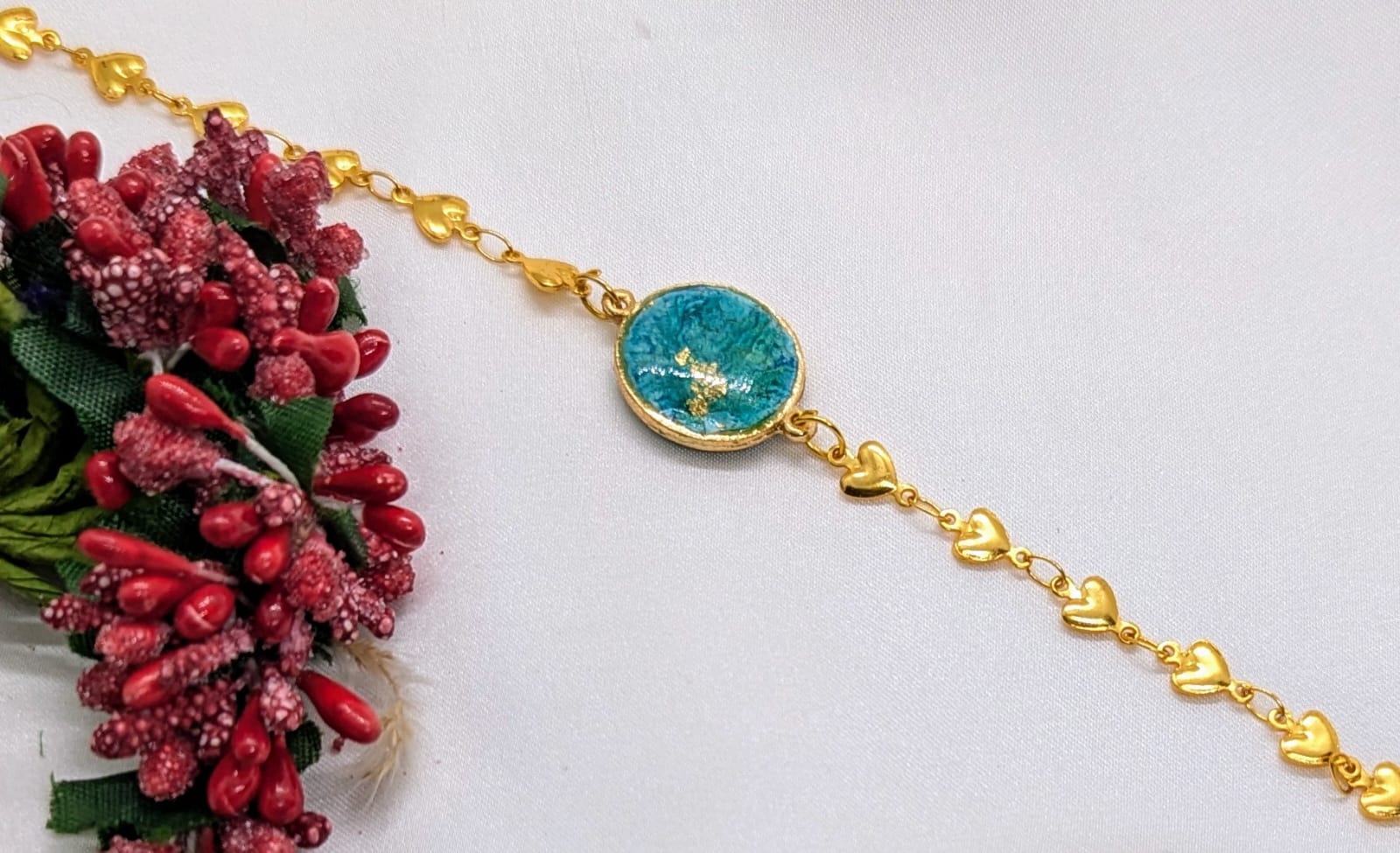 Ferozi Resin Chain Bracelet ? Gold Tone