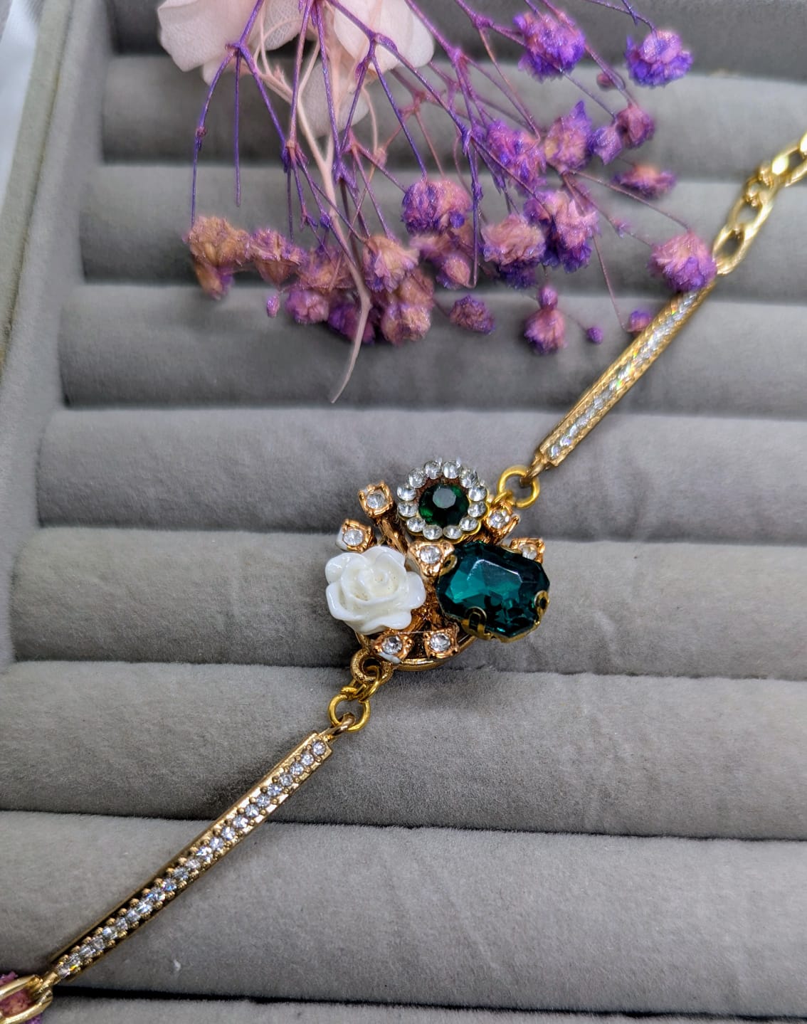 Green Chain Bracelet ? Gold Tone