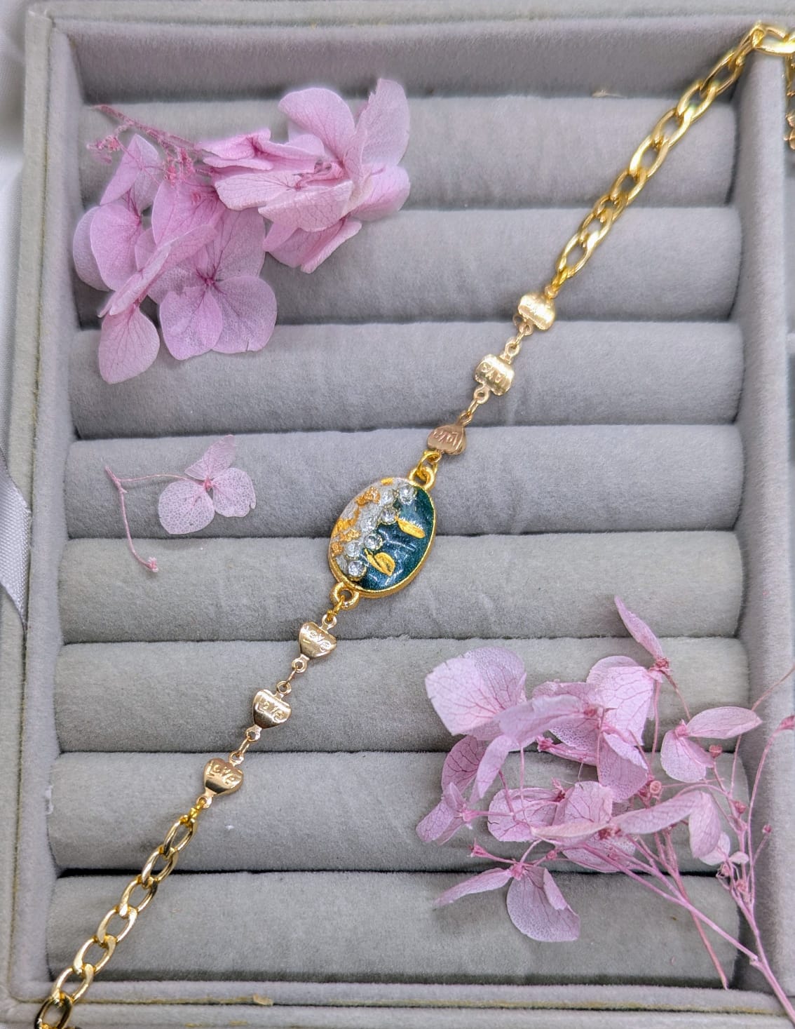 Green Resin Chain Bracelet ? Gold Tone