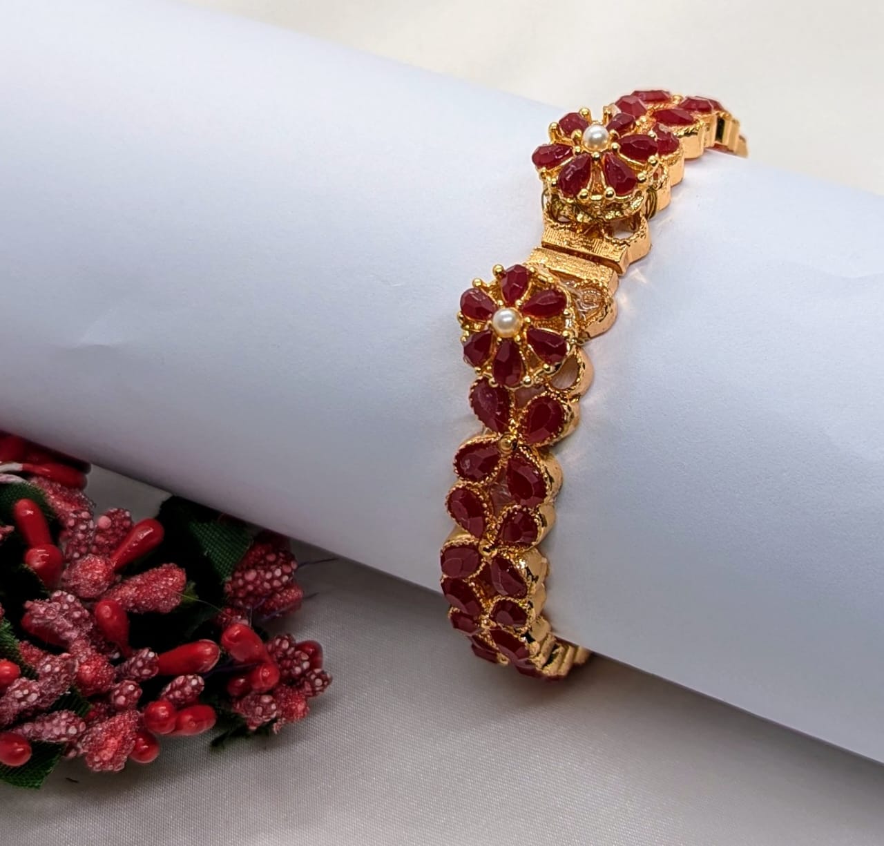 Kundan Red Bangle? Gold Tone