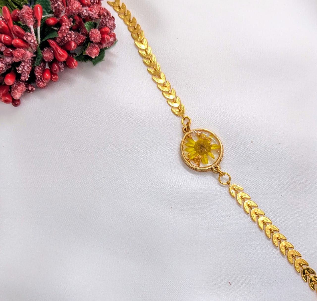 Yellow Fresh Resin Chain Bracelet ? Gold Tone